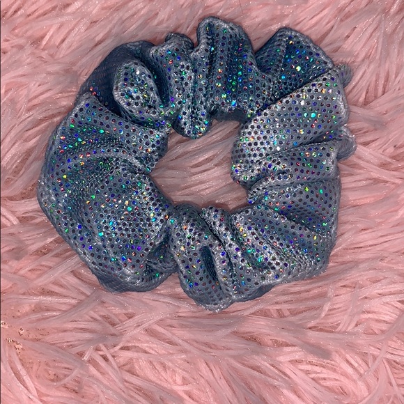 Hand-made scrunchie! - Picture 2 of 2